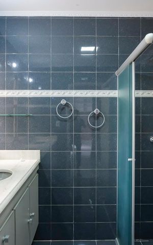 Casa à venda com 346m², 4 quartos e 10 vagasBanheiro da suíte 1