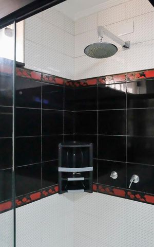 Casa à venda com 346m², 4 quartos e 10 vagasBanheiro da suíte 2