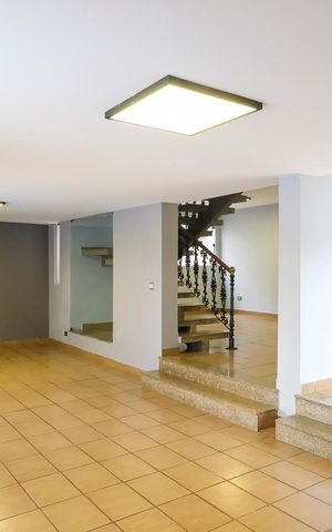 Casa à venda com 346m², 4 quartos e 10 vagasSala 1