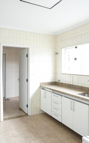 Casa à venda com 346m², 4 quartos e 10 vagasCozinha