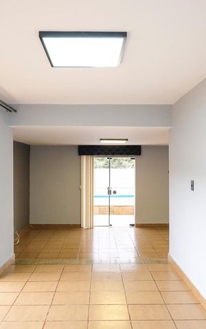 Casa à venda com 346m², 4 quartos e 10 vagasSala 1