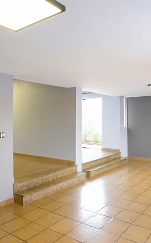Casa à venda com 346m², 4 quartos e 10 vagasSala 1