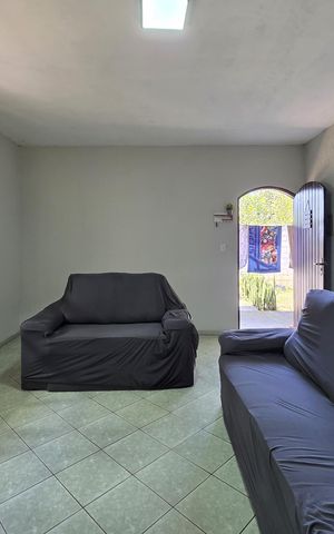Casa à venda com 90m², 2 quartos e 2 vagas Casa à venda com 90m², 2 quartos e 2 vagasSala