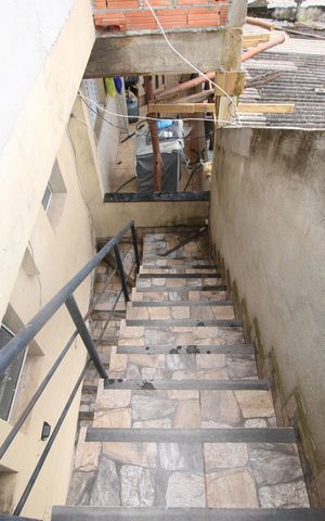 Casa para alugar com 55m², 2 quartos e sem vagaEscada