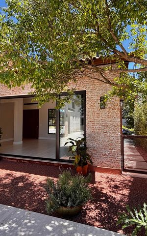 Casa de condomínio à venda com 316m², 4 quartos e 2 vagas Casa de condomínio à venda com 316m², 4 quartos e 2 vagasÁrea da piscina