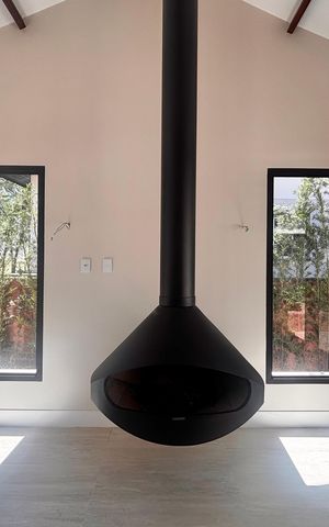 Casa de condomínio à venda com 316m², 4 quartos e 2 vagas Casa de condomínio à venda com 316m², 4 quartos e 2 vagasLareira