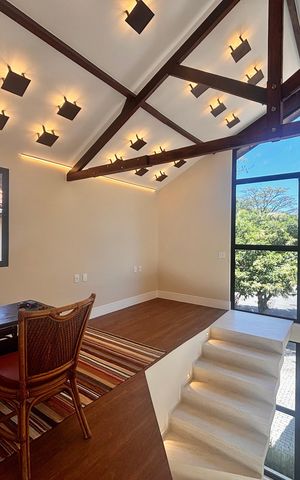 Casa de condomínio à venda com 316m², 4 quartos e 2 vagas Casa de condomínio à venda com 316m², 4 quartos e 2 vagasHall