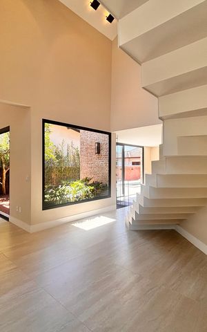 Casa de condomínio à venda com 316m², 4 quartos e 2 vagas Casa de condomínio à venda com 316m², 4 quartos e 2 vagasSala