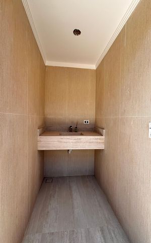Casa de condomínio à venda com 316m², 4 quartos e 2 vagas Casa de condomínio à venda com 316m², 4 quartos e 2 vagasBanheiro fundos