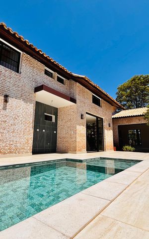 Casa de condomínio à venda com 316m², 4 quartos e 2 vagas Casa de condomínio à venda com 316m², 4 quartos e 2 vagasPiscina