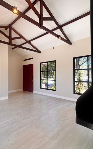 Casa de condomínio à venda com 316m², 4 quartos e 2 vagas Casa de condomínio à venda com 316m², 4 quartos e 2 vagasSala