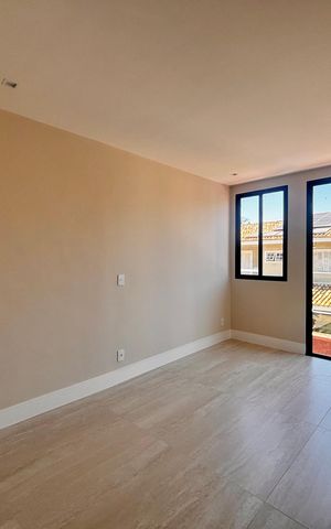 Casa de condomínio à venda com 316m², 4 quartos e 2 vagas Casa de condomínio à venda com 316m², 4 quartos e 2 vagasSuíte 3