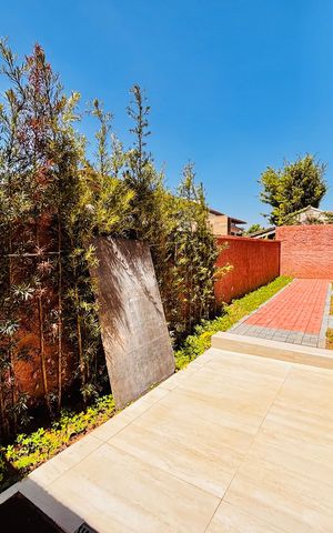 Casa de condomínio à venda com 316m², 4 quartos e 2 vagas Casa de condomínio à venda com 316m², 4 quartos e 2 vagasFundos