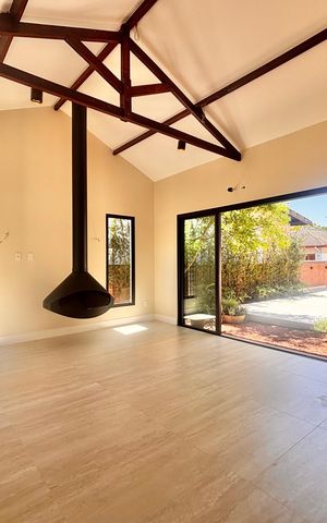 Casa de condomínio à venda com 316m², 4 quartos e 2 vagas Casa de condomínio à venda com 316m², 4 quartos e 2 vagasSala