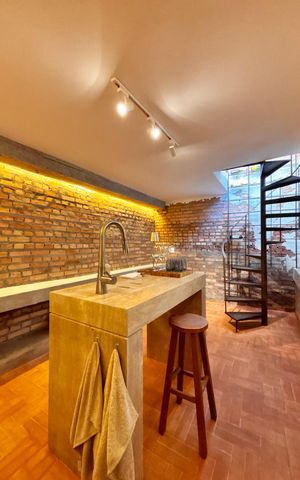 Casa de condomínio à venda com 316m², 4 quartos e 2 vagas Casa de condomínio à venda com 316m², 4 quartos e 2 vagasAdega