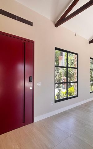 Casa de condomínio à venda com 316m², 4 quartos e 2 vagas Casa de condomínio à venda com 316m², 4 quartos e 2 vagasEntrada