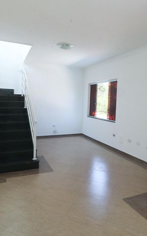 Casa para alugar com 80m², 2 quartos e 4 vagas Casa para alugar com 80m², 2 quartos e 4 vagasSala