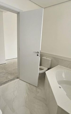 Apartamento à venda com 233m², 3 quartos e 3 vagas Apartamento à venda com 233m², 3 quartos e 3 vagasBanheiro da Suíte 2