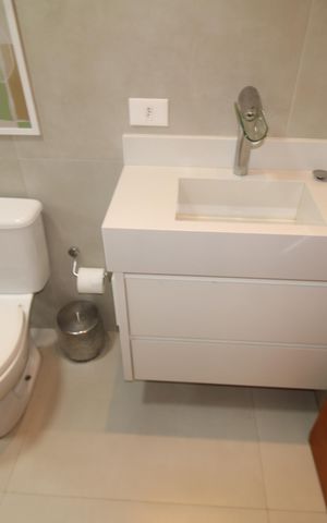 Casa à venda com 240m², 4 quartos e 2 vagasBanheiro 2