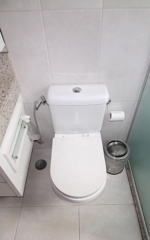 Casa à venda com 240m², 4 quartos e 2 vagasBanheiro 1
