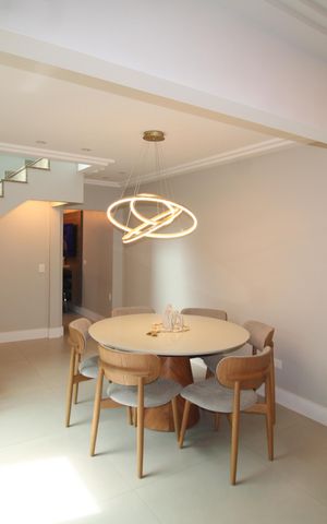 Casa à venda com 240m², 4 quartos e 2 vagasSala