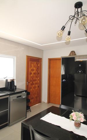 Casa à venda com 240m², 4 quartos e 2 vagasCozinha