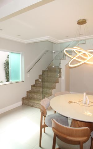 Casa à venda com 240m², 4 quartos e 2 vagasSala