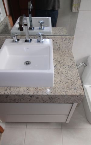 Casa à venda com 240m², 4 quartos e 2 vagasBanheiro 1