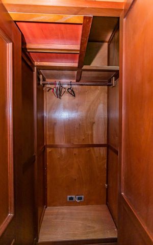 Casa à venda com 250m², 4 quartos e 6 vagas Casa à venda com 250m², 4 quartos e 6 vagasCloset suite