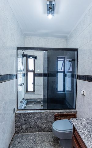 Casa à venda com 250m², 4 quartos e 6 vagas Casa à venda com 250m², 4 quartos e 6 vagasBanheiro