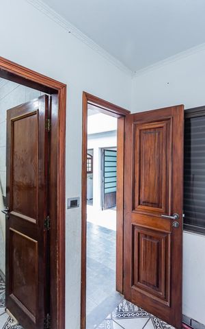 Casa à venda com 250m², 4 quartos e 6 vagas Casa à venda com 250m², 4 quartos e 6 vagasQuarto de Serviço