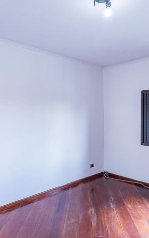 Casa à venda com 250m², 4 quartos e 6 vagas Casa à venda com 250m², 4 quartos e 6 vagasQuarto 1
