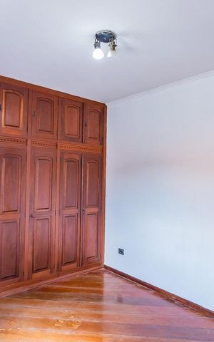Casa à venda com 250m², 4 quartos e 6 vagas Casa à venda com 250m², 4 quartos e 6 vagasQuarto 2