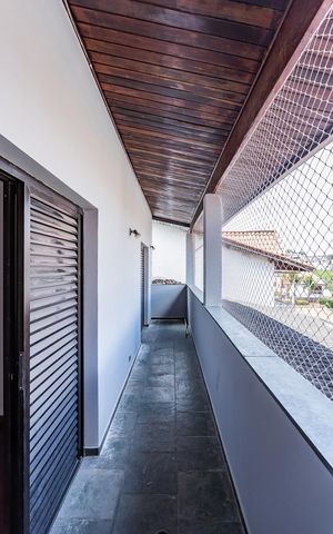 Casa à venda com 250m², 4 quartos e 6 vagas Casa à venda com 250m², 4 quartos e 6 vagasVaranda suite