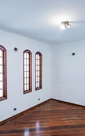Casa à venda com 250m², 4 quartos e 6 vagas Casa à venda com 250m², 4 quartos e 6 vagasSala