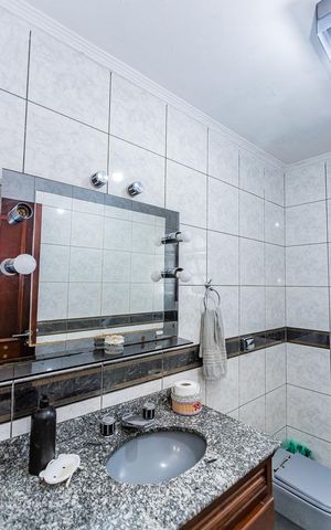 Casa à venda com 250m², 4 quartos e 6 vagas Casa à venda com 250m², 4 quartos e 6 vagasLavabo