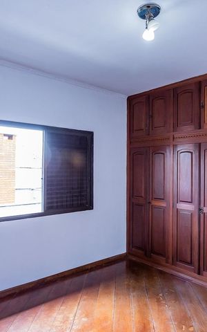 Casa à venda com 250m², 4 quartos e 6 vagas Casa à venda com 250m², 4 quartos e 6 vagasQuarto 2