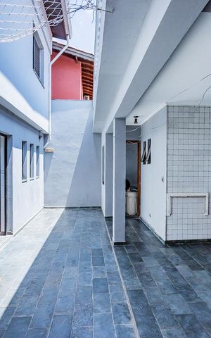 Casa à venda com 250m², 4 quartos e 6 vagas Casa à venda com 250m², 4 quartos e 6 vagasQuintal com churrasqueira