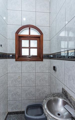 Casa à venda com 250m², 4 quartos e 6 vagas Casa à venda com 250m², 4 quartos e 6 vagasLavabo