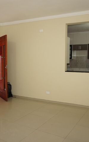Casa para alugar com 110m², 2 quartos e 2 vagasSala