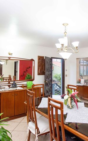 Casa à venda com 240m², 4 quartos e 10 vagasSala