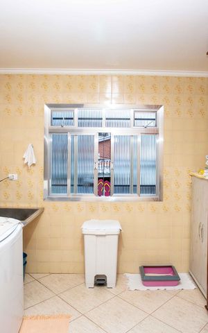 Casa à venda com 240m², 4 quartos e 10 vagasÁrea de Serviço