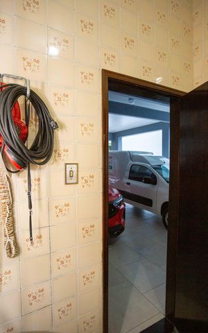 Casa à venda com 240m², 4 quartos e 10 vagasBanheiro de serviço