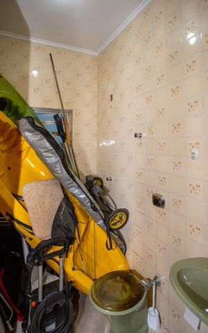 Casa à venda com 240m², 4 quartos e 10 vagasBanheiro de serviço