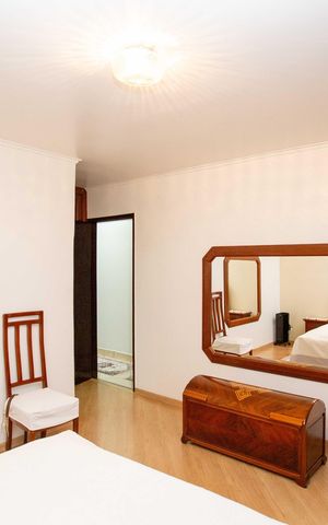 Casa à venda com 240m², 4 quartos e 10 vagasSuíte