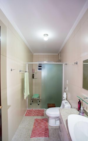 Casa à venda com 240m², 4 quartos e 10 vagasBanheiro Social