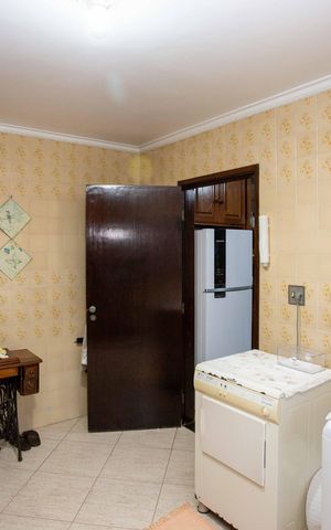 Casa à venda com 240m², 4 quartos e 10 vagasÁrea de Serviço