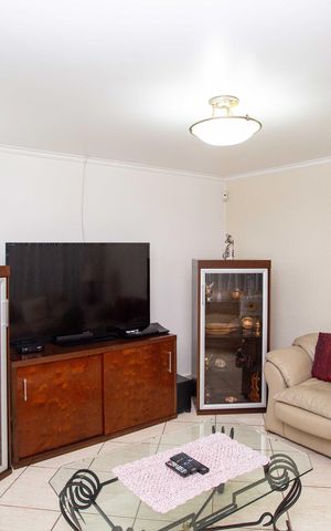 Casa à venda com 240m², 4 quartos e 10 vagasSala de TV