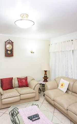 Casa à venda com 240m², 4 quartos e 10 vagasSala de TV