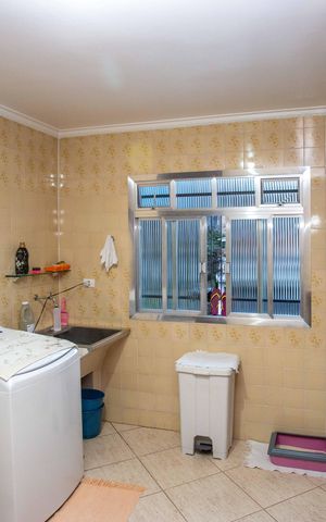 Casa à venda com 240m², 4 quartos e 10 vagasÁrea de Serviço